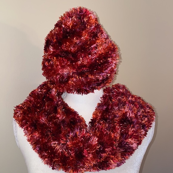 Eyelash Knit Hat and Scarf Set - Picture 10 of 12